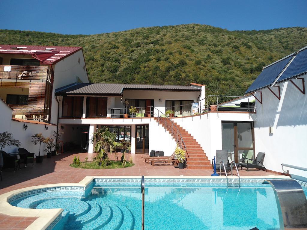 Pensiunea La Dolce Vita Baile Herculane Exterior photo