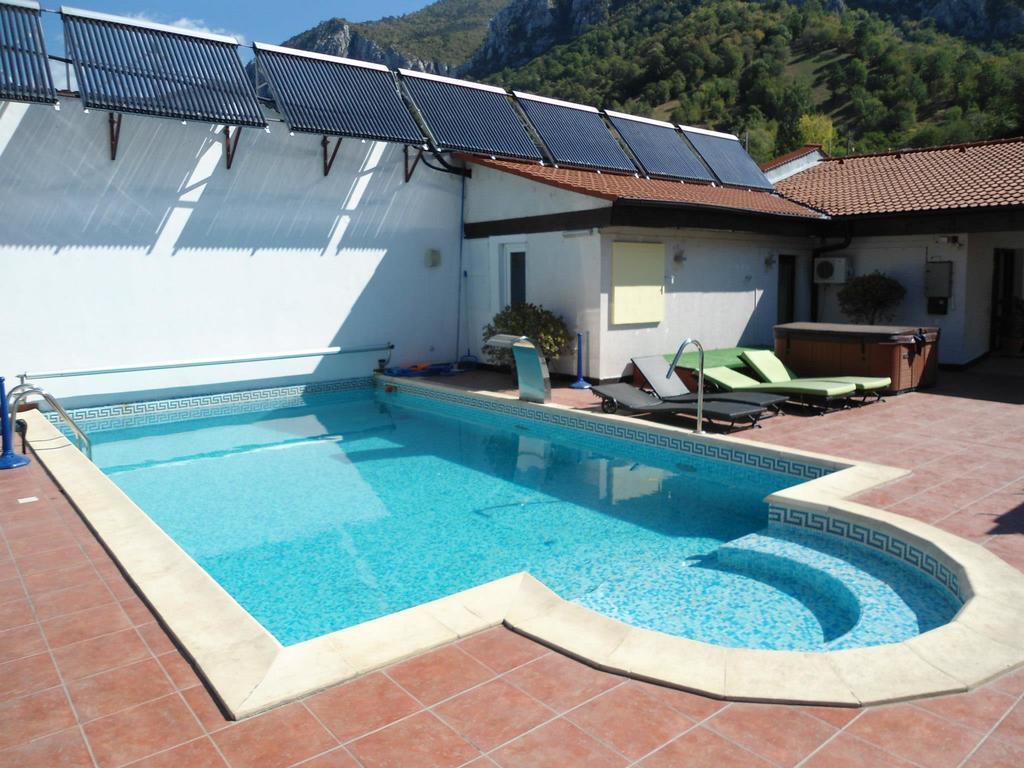 Pensiunea La Dolce Vita Baile Herculane Exterior photo