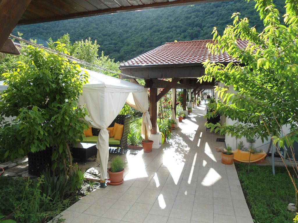 Pensiunea La Dolce Vita Baile Herculane Exterior photo