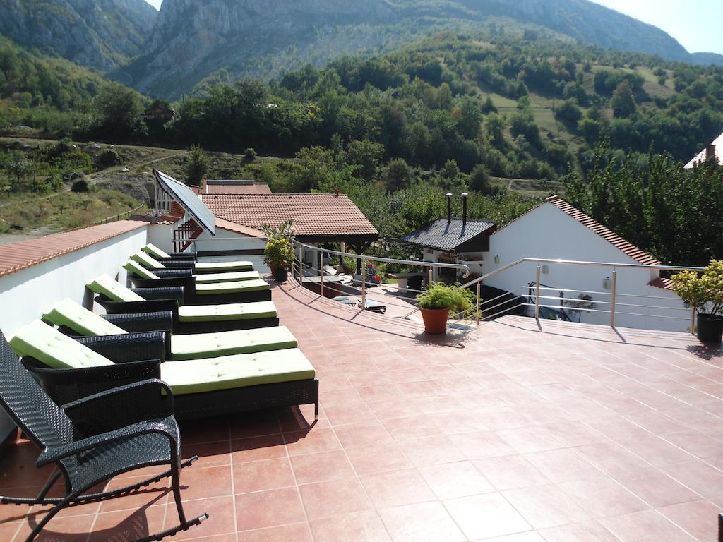 Pensiunea La Dolce Vita Baile Herculane Exterior photo