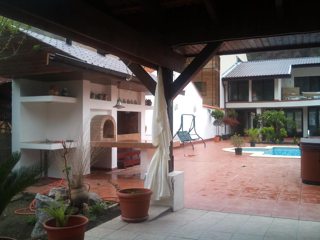 Pensiunea La Dolce Vita Baile Herculane Exterior photo
